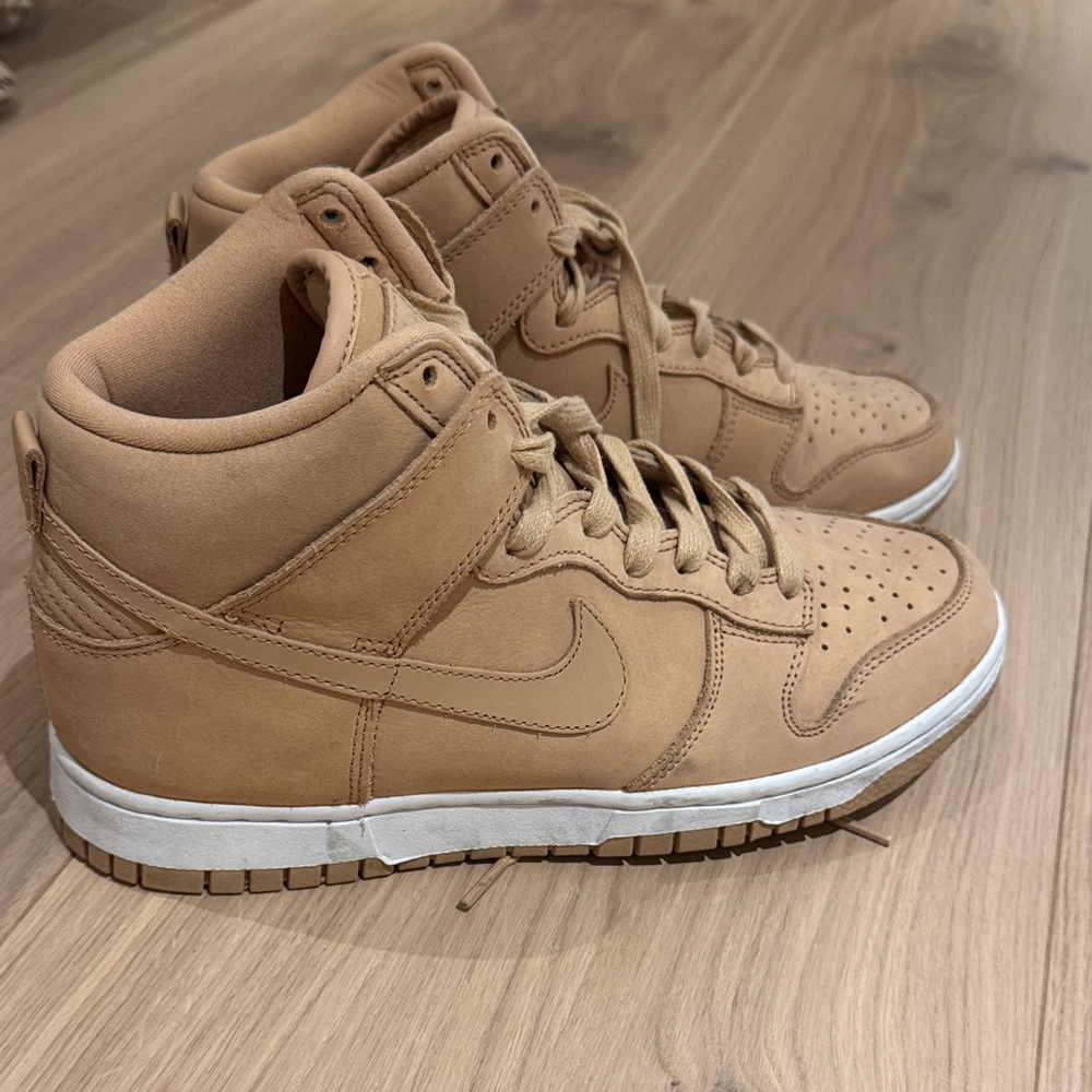 Nike Tan High-Top Sneakers air Jordan